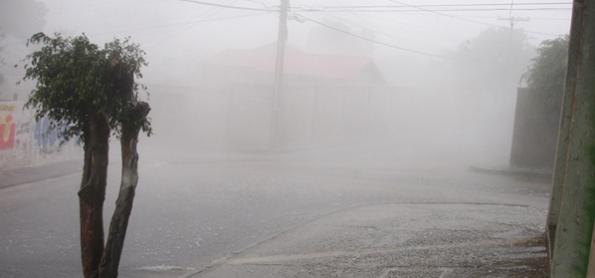 Chove forte a tarde em algumas regiões de Minas Gerais