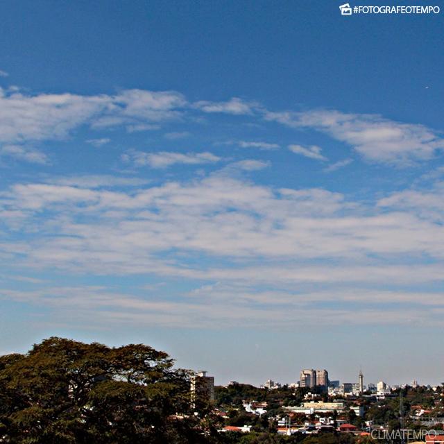 SP_SÃ£o-Paulo-Andre-C.-2-8-17-muito sol em -SÃ£o-Paulo