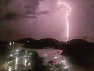ES_Vitória-por-Taynara-Neves-5-12-16-raios-e-temporal