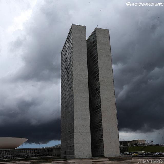 DF_Brasilia-por--Fabio-Rodrigues-Pozzebom---Agência-Brasil---Chuva-forte-7-12-16_2