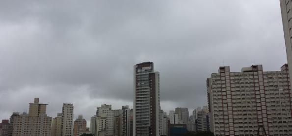 Outubro termina com temporais e novembro começa frio em SP
