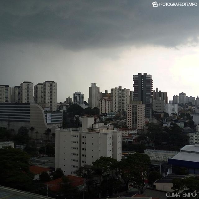 Frente fria causa chuva e queda da temperatura no RJ - Notícias Climatempo