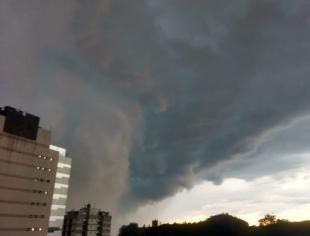 RS_Porto Alegre por André C 11-2-19 temporal chegando