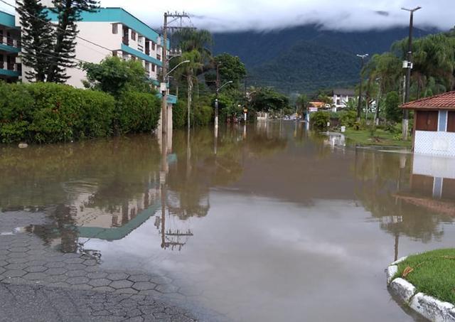 Chuva torrencial alaga e desmorona no litoral de SP | Climatempo