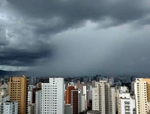 SP_São-Paulo-por-André-C.-3-3-19-chuva-forte