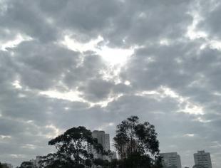 SP_SãoPaulo_AlessandraFerreira_30072019_nuvens_sol