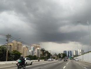SP_São-Paulo-por-Marcelo-Pinheiro-4-1-19-nuvens-carregadas