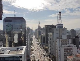 SP_São-Paulo-por-João-Basso-28-5-19-sol-e-nuvens-altas