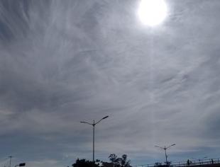 SP_São-Paulo-por-Marcelo-Pinheiro-15-8-19-sol-e-cirrus
