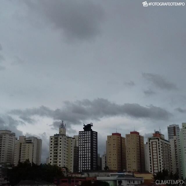 Quarta-feira amanhece fria, garoando e instituto alerta para chuva