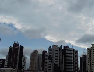 SP_São-Paulo-por-Philippe-Peinhopf-de-Paula-15-10-19-muitas-nuvens