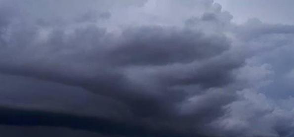 Frente fria provoca chuva forte no litoral da Bahia 