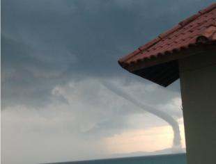 Tromba dagua_Canasvieiras_Floripa _SC_ Rafaellle de Santis 2-3-2013_post