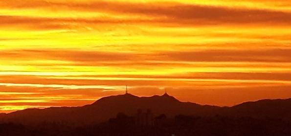 Magia de cores no céu de SP em 15/4/2020