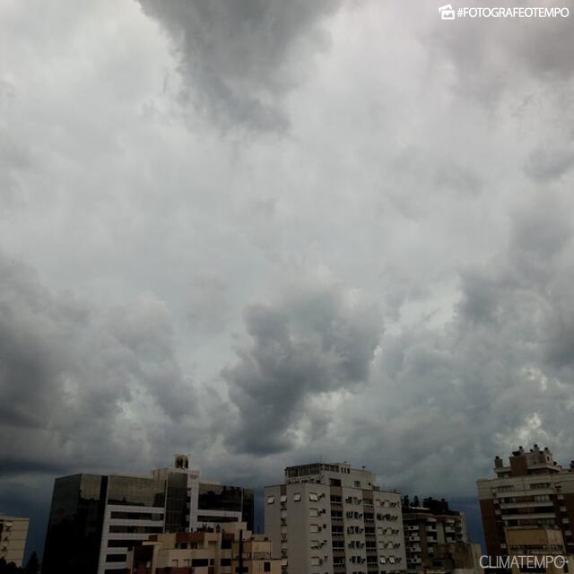 RS_Porto-Alegre-por-André-C.-11-2-19-nuvens-carregadas