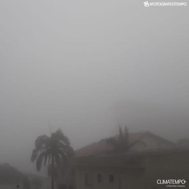 Neblina intensa é registrada em pontos da Grande Vitória, Espírito Santo