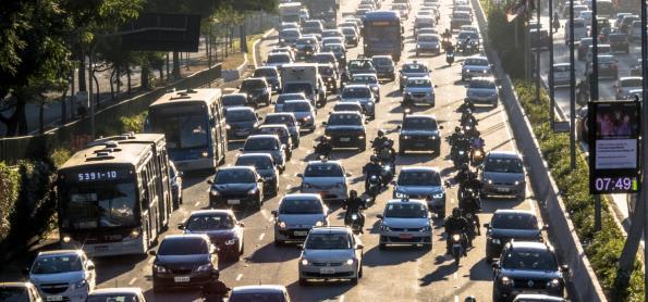 Pandemia reduz em até 50% emissões de ônibus em São Paulo