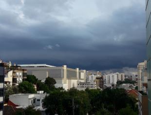 RS_Porto-Alegre-por-Patricia-Marques-15-1-18-temporal-chegando