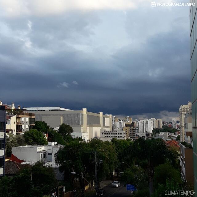 RS_Porto-Alegre-por-Patricia-Marques-15-1-18-temporal-chegando