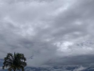 MG_Araxá-por-Michel-13-3-19-nuvens-carregadas