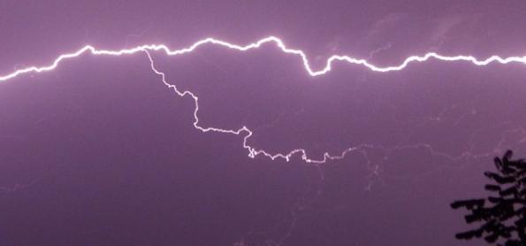 Chuvas aumentam os riscos de quedas de energia