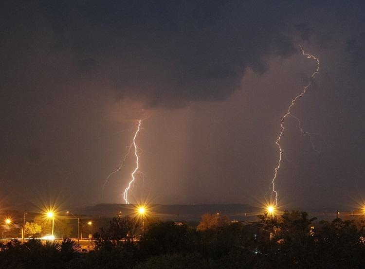 Raio sobre Palmas (TO), por Gleive Marcio Raio sobre Palmas (TO), por Gleive Marcio