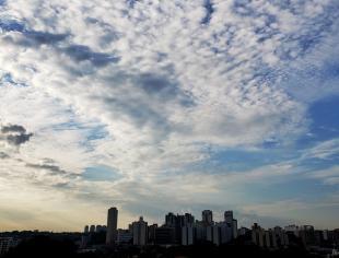 N-SP_São Paulo por André C - 29-03-2021 nuvens altas e sol