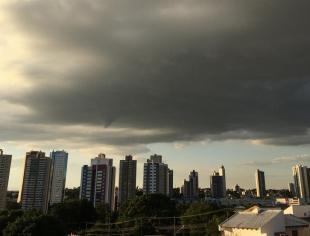 MS_campo Grande por Laura Toledo - 19-4-2021_nuvem funil_capa