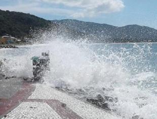 N-SC_Florianópolis - Gilber da Silva - Ressaca - mar agitado