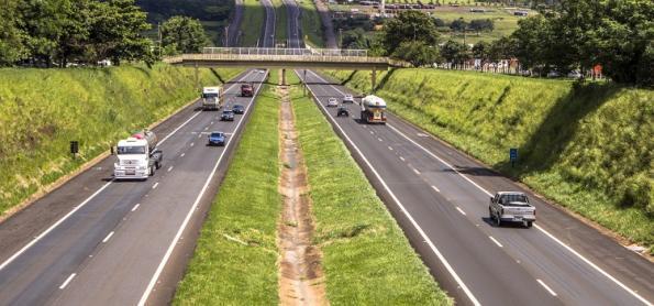 Movimentação de veículos cai 17% nas rodovias de São Paulo 