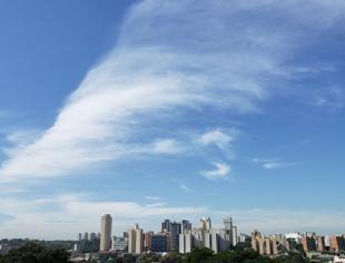 N-SP_São Paulo por André C - 12-04-2021 sol e nuvens cirrus