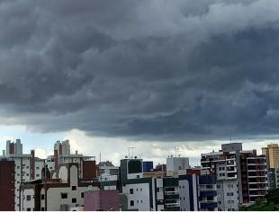 N-PR_Curitiba por Luiz LP 27-1-2021 nuvens carregadas