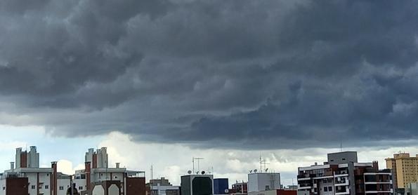 Frente fria aumenta o risco de transtornos no Sul e Sudeste