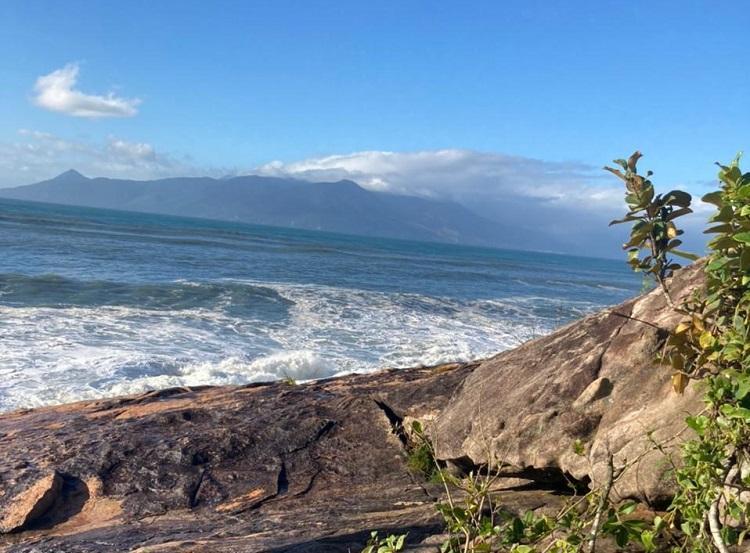 Foto: Caraguatatuba (SP) praia brava por Fernanda Rafael 