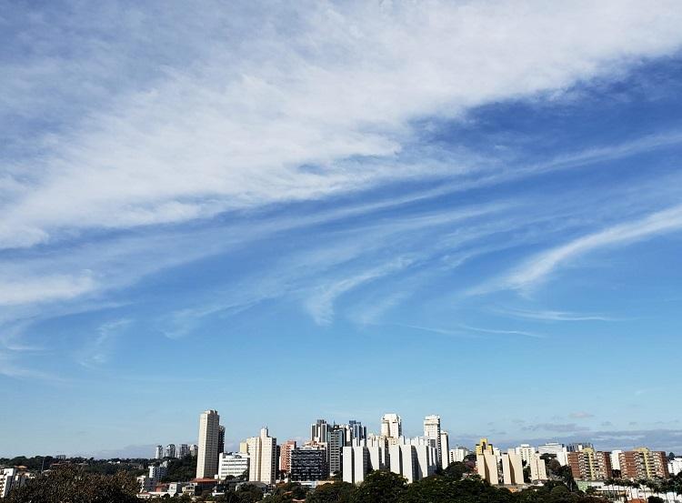 Frente fria muda o tempo em SP neste domingo - Notícias Climatempo