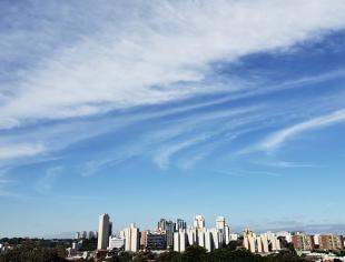 N-SP_São Paulo por André C - 20-7-2021 sol e nuvens cirrus