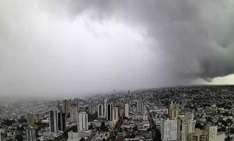 Dia virou noite: chuva anuncia fim do inverno em Campo Grande - PP