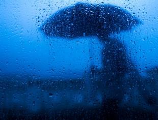 rainny-days-blue-silhouette-chuva-picture-id505683316