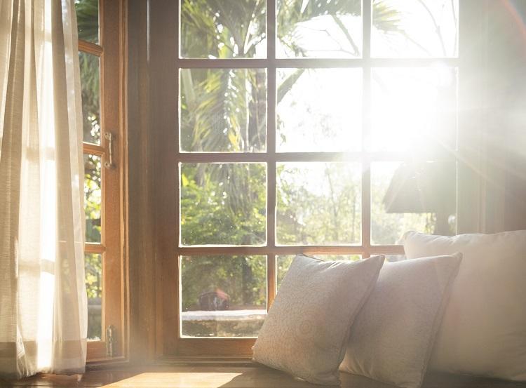 Foto: Iluminação natural: formas simples de economizar energia elétrica (iStock)