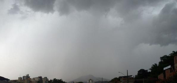 Chuva cai forte no Sudeste, Sul tem frio e Nordeste calorão
