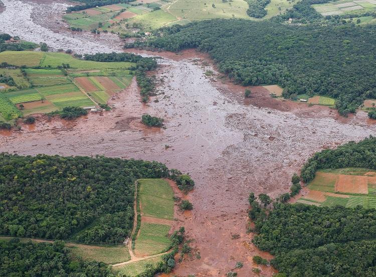 Foto: área atingida pelo rompimento da barragem de mineradora em Brumadinho (MG)/Isac Nóbrega/PR/Fotos Públicas