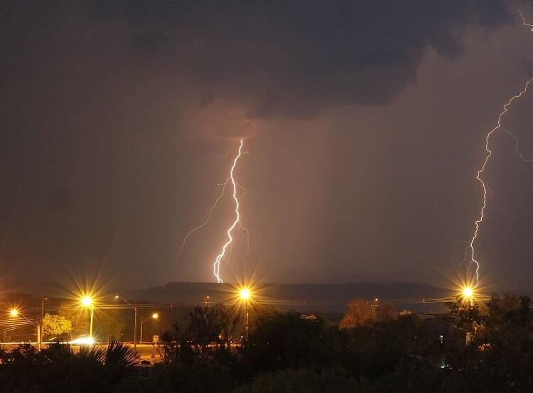 Chuva cai forte em estados do Nordeste e do Norte do Brasil