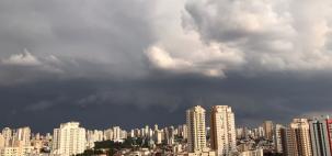 Quinta com chuva forte e chance de recorde de calor em São Paulo