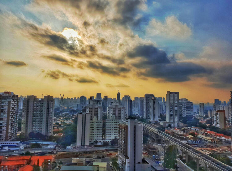 Segunda-feira quente e com temporais no Brasil