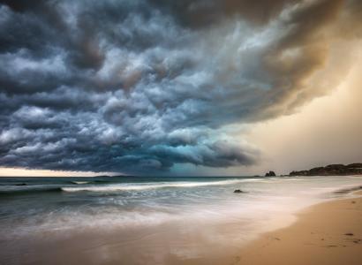 Nuvens de temporal se formam no mar/ foto Getty imagens
