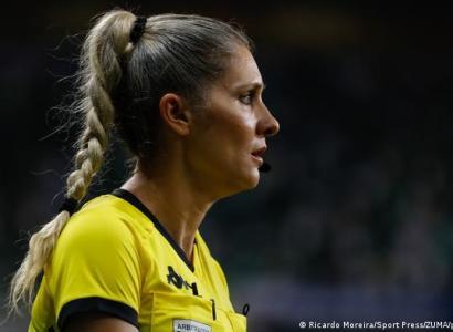 Três árbitras e três assistentes apitarão jogos do Mundial que ocorrerá no Catar no fim deste ano. Entre elas, uma auxiliar brasileira: Neuza Back