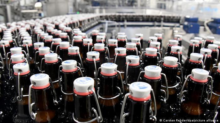Aumento nos custos de produção e problemas de logística podem levar a dificuldades para engarrafar cerveja no país