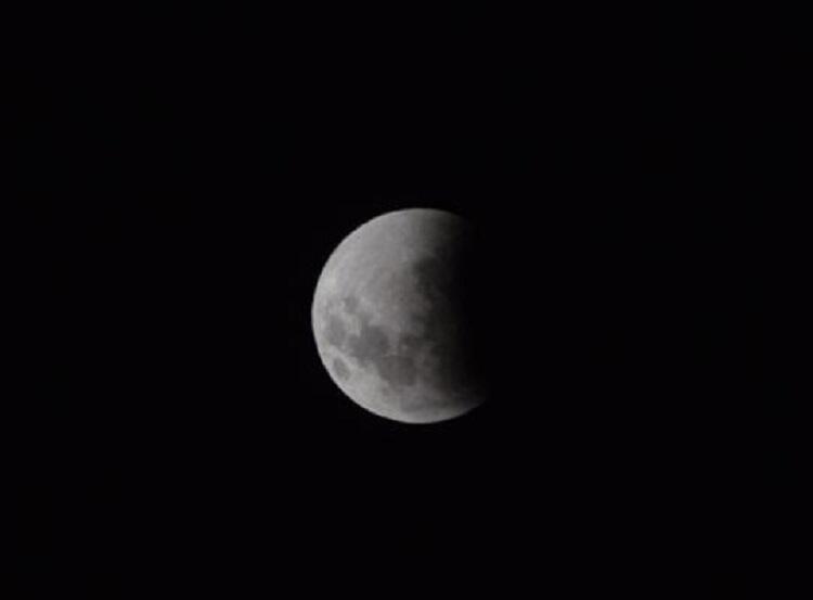 Imagens do eclipse lunar de 15/16 de maio de 2022