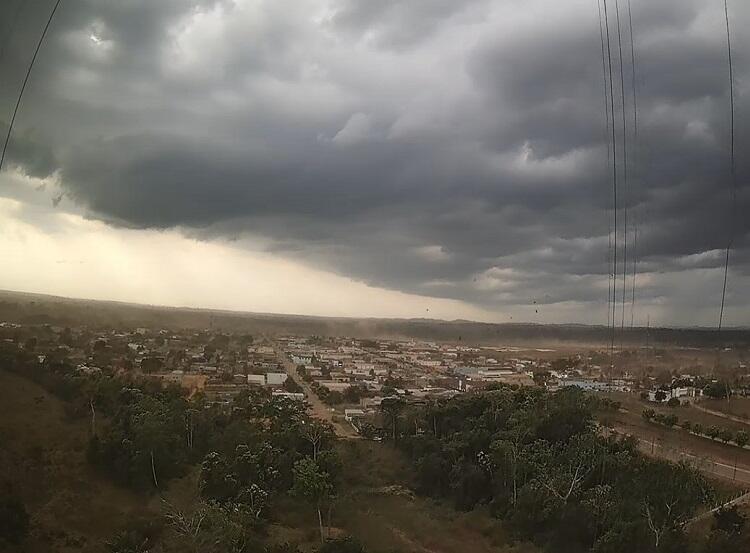 Dia de chuva em quase todo o Brasil
