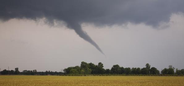 Tornado do tipo Landspout atinge Paranavaí-PR